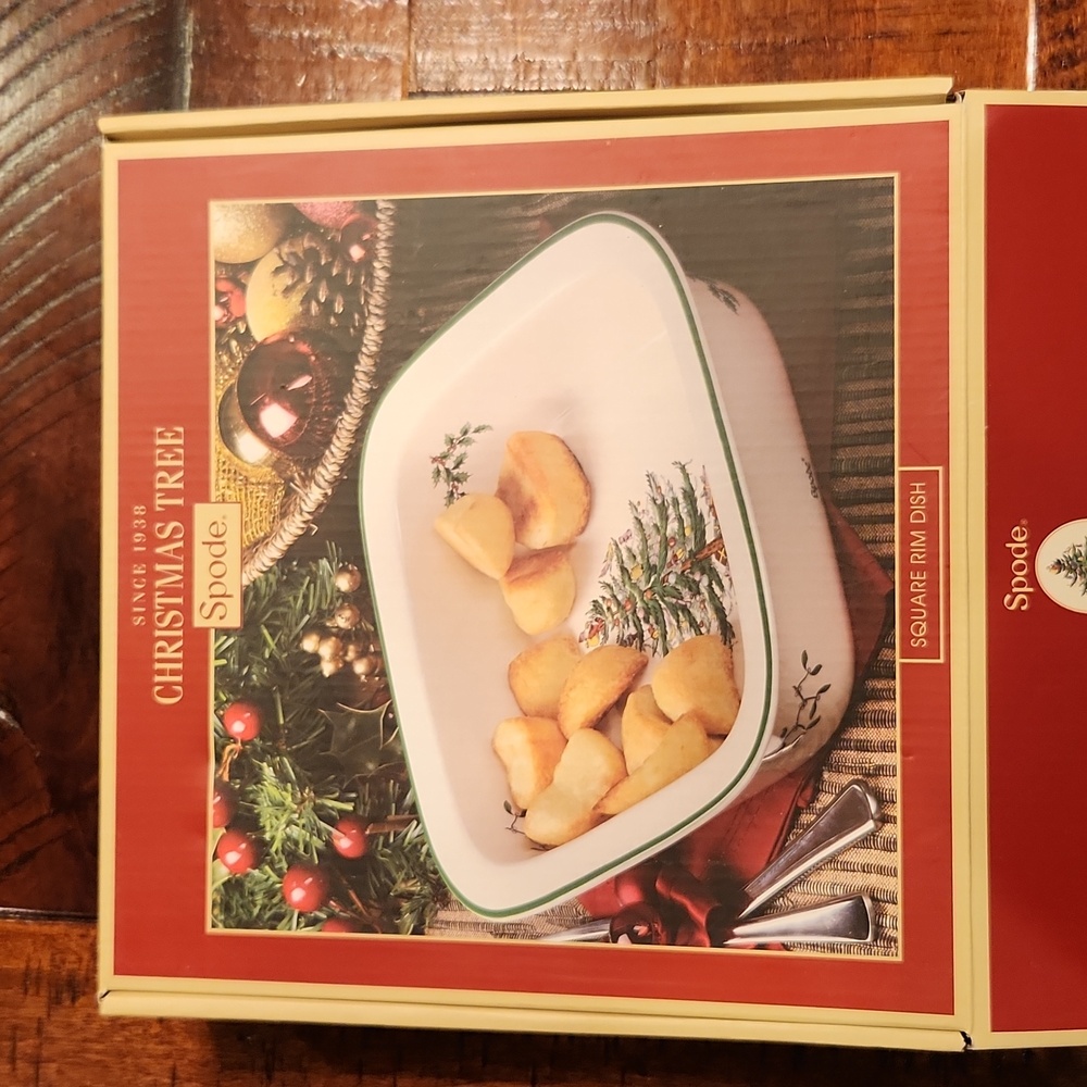 Spode Christmas Tree 10" casserole